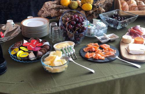 Retiro dos Cedros - Quarto Adega - Foto 12