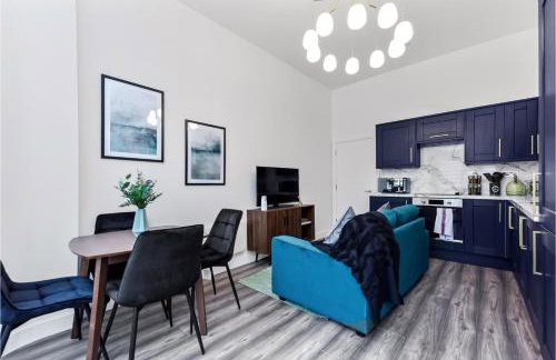 Fabulous One Bedroom Flat with Private Garden - Photo 1