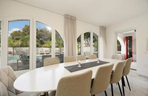 Marbella, Costabella - Beachfront Villa with Heated Pool - Photo 6