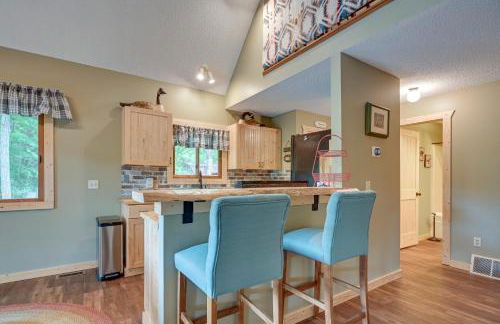 Peaceful Waterfront Cabin on Tittabawassee River! - Foto 9