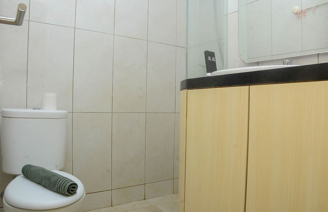 Comfort And Strategic Studio At The Nest Puri Apartment By Travelio - Foto 8