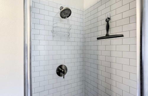 Lakefront Grove Cabin Shared Dock and Seasonal Pool - Foto 20