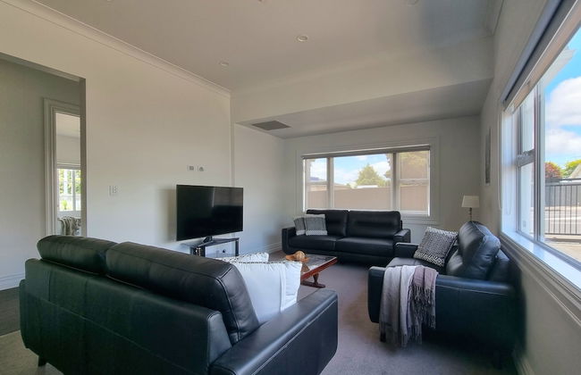 Cheerful 5 - Bedroom Home - Free Parking - Foto 27