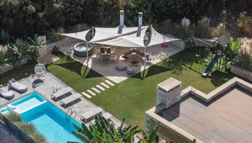 Thalmargia Villas, with Pool, Hot Tub & Ultimate Peace, By ThinkVilla - Foto 3, sunbed