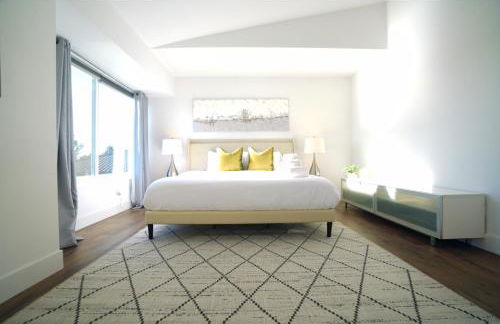 Stunning Waterfront 3BR Retreat - Perfect Getaway - Foto 7