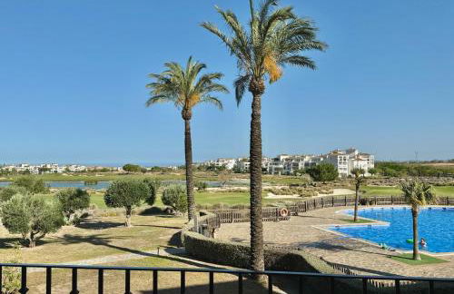 Stunning apartment with pool, golf and lake views - Foto 2