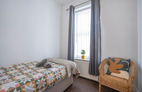 Spacious 3 Bed Flat-Free Parking-by Holiday Homes - Foto 18