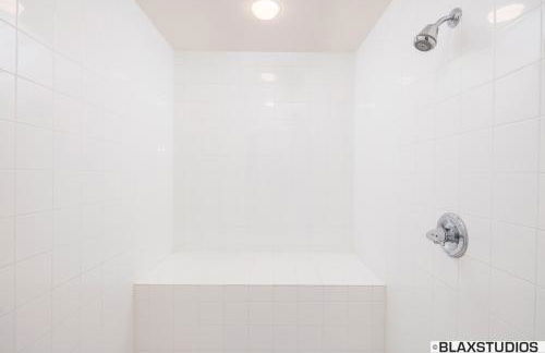 Charming Hillside Retreat - Private backyard, firepit, mtn views, full kitchen - Foto 16