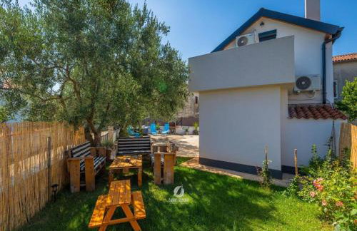 Adorable Home With Private Garden and Bubble Bath - Foto 56