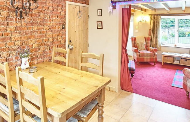 Host Stay Honeysuckle Cottage - Photo 8