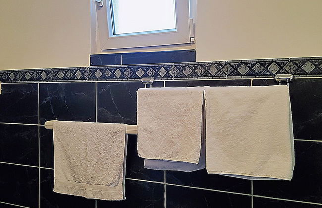 Apartment 4 Sleeps 4 Guests - Photo 16