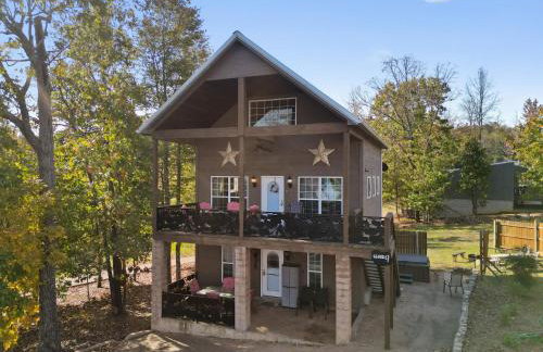 Cloud 9 Cabin with an indoor pool hot tub & fire pit - Foto 33