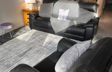 Sleeps 7, entire apartment,with restaurant next door - Foto 17