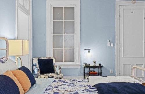 Elegant Manor w Private Yard & Modern Amenities - Foto 58