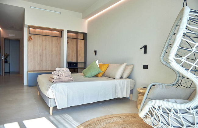 White Coast - Photo 19