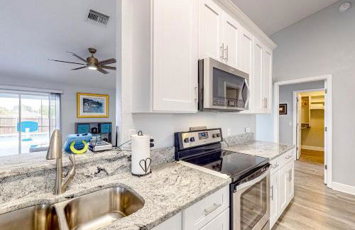 Poolside Oasis! Family-Friendly Summerfield Escape - Foto 9