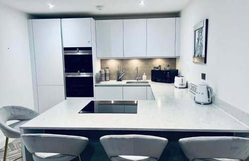 DESIGNER HOUSE - University of Glasgow / Central Glasgow 'Hillhead' West End G12 - Luxurious & Contemporary Detached House / Terrace / Garden / 'electric car charging' Garage Parking - Foto 26