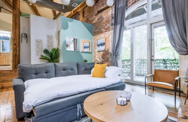 100 Year-old Historic Brick 2BR Loft Large Patio2 - Foto 61