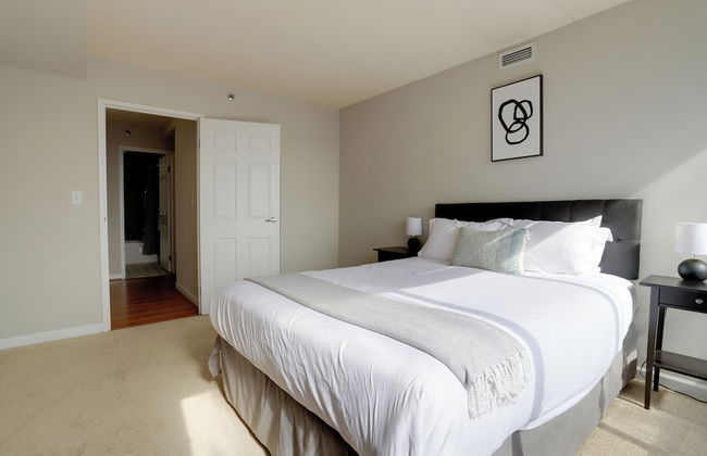 Modern 2BR Stay Near DC Arlington VA - Photo 7