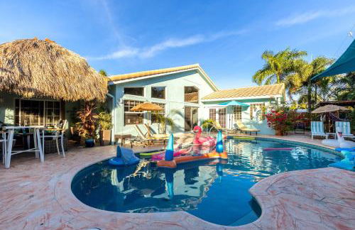 South Florida Spacious Oasis 4BR Retreat with 2 King Beds, Amazing Pool, near Beaches - Photo 13
