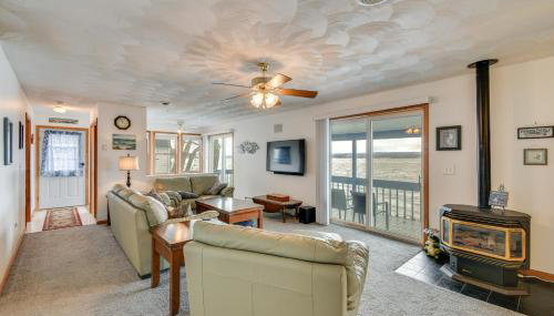 Boat, Grill and Unwind Lakefront Cayuga Home! - Foto 2