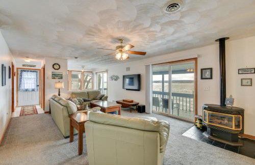 Boat, Grill and Unwind Lakefront Cayuga Home! - Foto 2