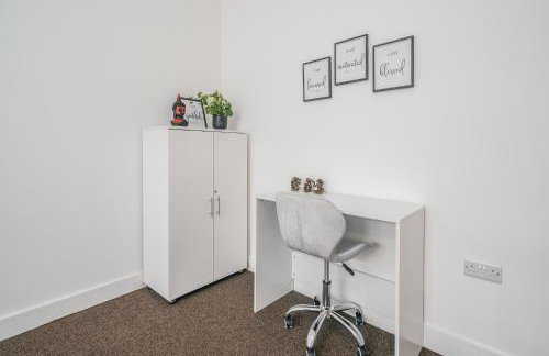 Airport - Town Centre - Train Station - Free Parking - Foto 3