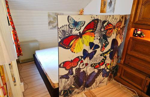 Winterberg Appartement 6 Pers aan Skilift grootste Skigebied nabij Bikepark Unieke locatie met zeer rustige tuin in het bos en het gezellige centrum leuke cafes restaurants en gratis zwembad sauna relax speelruimte parkeerplaats naast Der Brabander - Foto 41