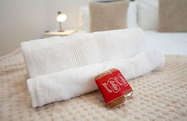 Beautiful 1-bed Apartment in Salford - Photo 11