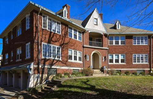 Hyde Park Comfort with Office Near Everything - Photo 28