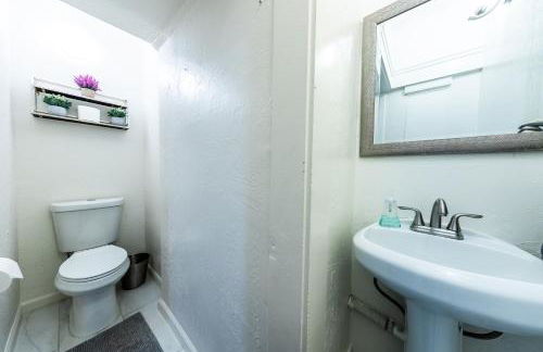 8 Beds Home with 4 Car Parking Space - Near DTLB - Foto 50