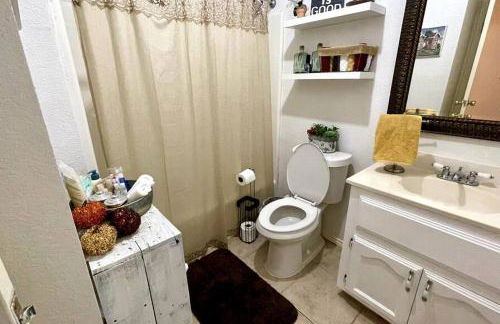 Rest, Relax & enjoy the entire cozy vacational home! - Photo 22