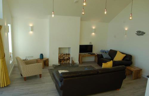 Beautiful, Modern Villa 5 mins walk from the Stunning Bay at Trearddur - Photo 7