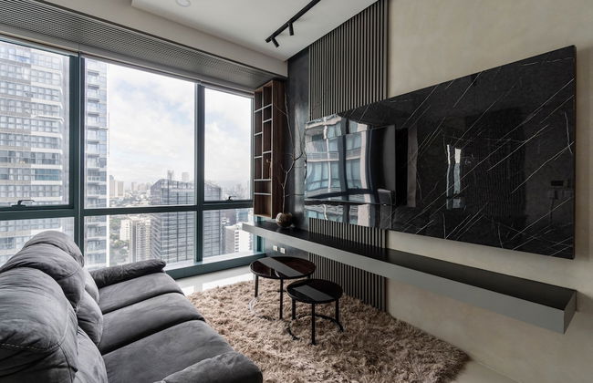 Luxury 2BR Gem in One Uptown, bgc - Photo 18