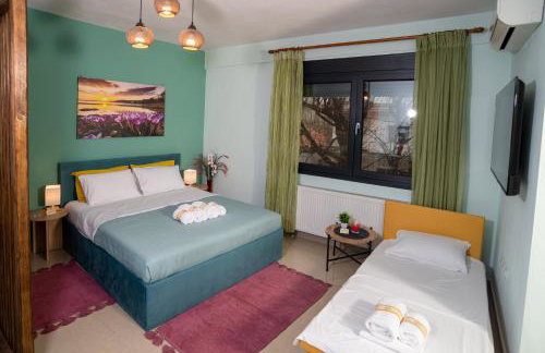 Central & Riverfront Room 2 - Photo 39