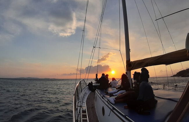 Cruzeiro ao pôr do sol em Mykonos com bebidas - Foto 4