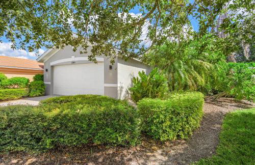 Relax, Play & Unwind in Paradise! Poolside Fun & Resort Vibes - Villa Sail Away - Foto 43