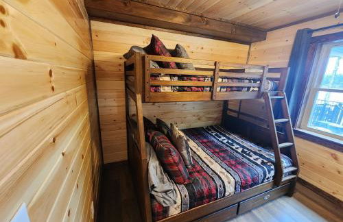 Family Friendly Lakefront Cottage, Ambajejus Lake - Foto 8