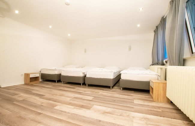 Spacious House - Photo 38