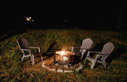 Rustic Chic Alabama Cabin w Loft Fire Pit Pet Friendly Fenced Yard Lake Guntersville - Coco Chateau - Foto 7