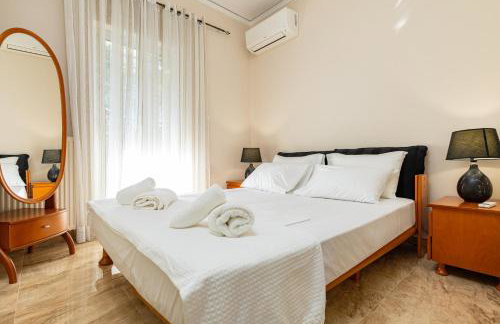 Blissful Residence with Pool by 8essentially - Foto 24