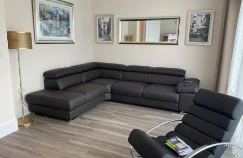 MODERN 4 BEDROOM HOUSE WITH GARDEN & PARKING - Foto 3