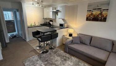 1st floor studio flat in Crawley! Close to Gatwick - Foto 3