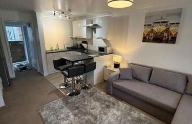 1st floor studio flat in Crawley! Close to Gatwick - Foto 3