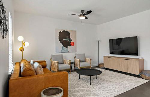 South Lamar Stay - Pickleball, Sauna & Cold Plunge - Photo 4