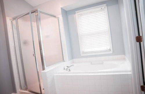 Cozy Springfield Townhome , WIFI , Pet Friendly - Foto 8