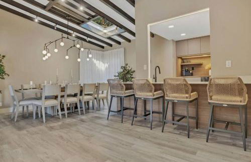 Stunning 2 Story Villa with Pool - Photo 4