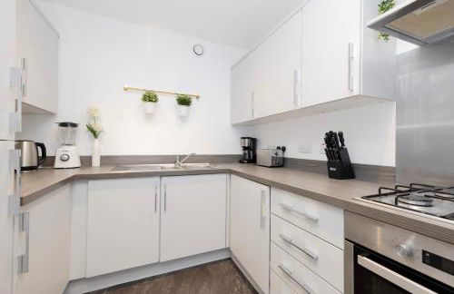 Stylish 3BR Home with Garden & Free Parking - Near O2 Academy & City Centre - Foto 14