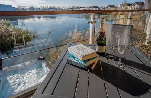 Wren Lodge HM11 HOT TUB Lakeside Spa Property - Foto 16