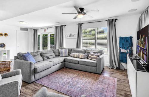 Spacious 5 Bedroom Heated Pool and Hot Tub, 12 minutes to the Beach - Foto 15